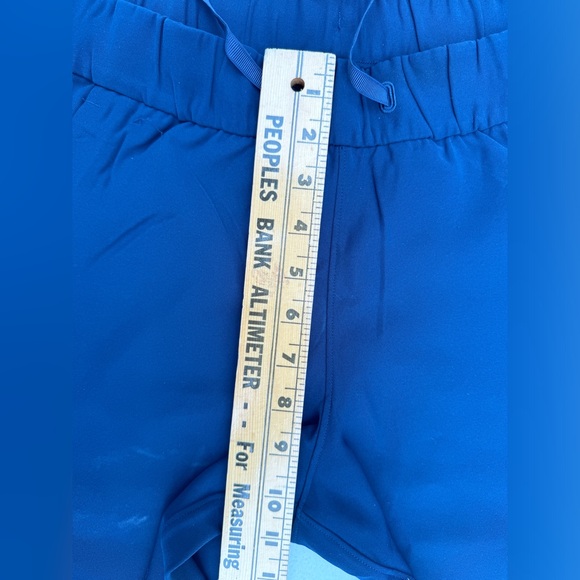 Lululemon On The Fly Pant *Woven Full Length 31" in True Navy. Size 6. - Picture 17 of 17